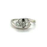 Elegant ring in 14 carat white gold with three large brilliant-cut diamonds