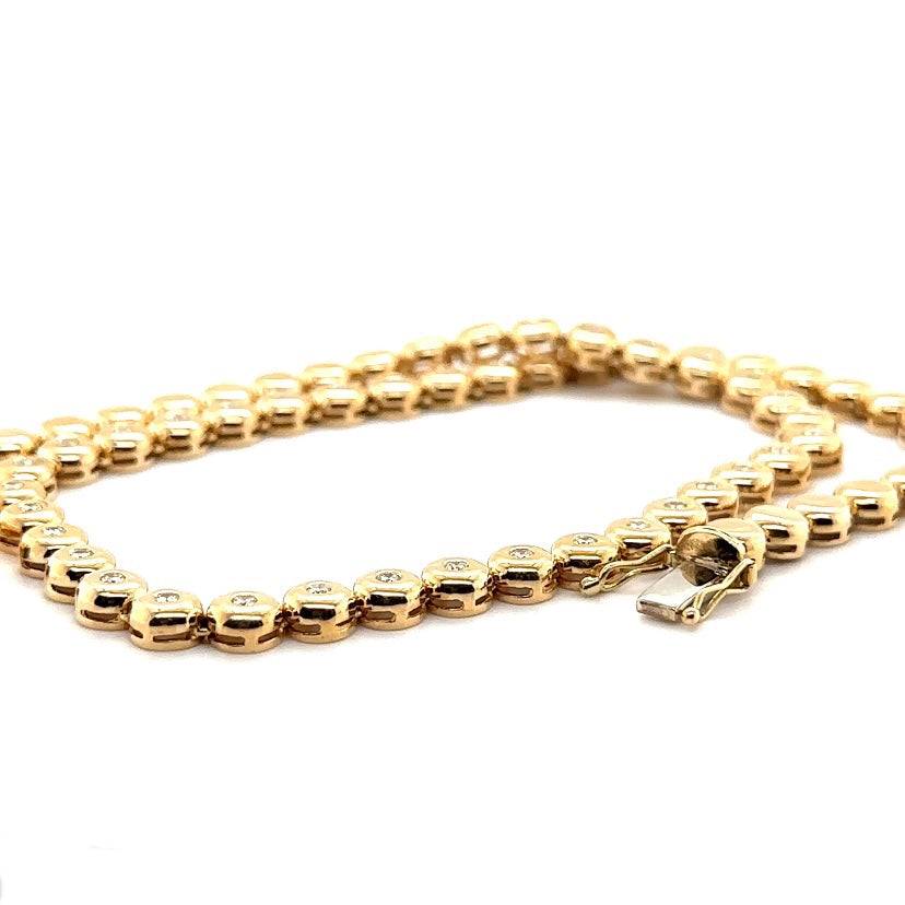 Tijdloze ketting van 14 karaat geelgoud met briljant geslepen diamanten