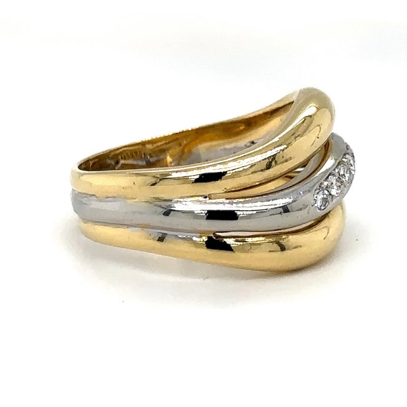 Handcrafted, elegant bicolor ring in 18 carat with fine diamonds