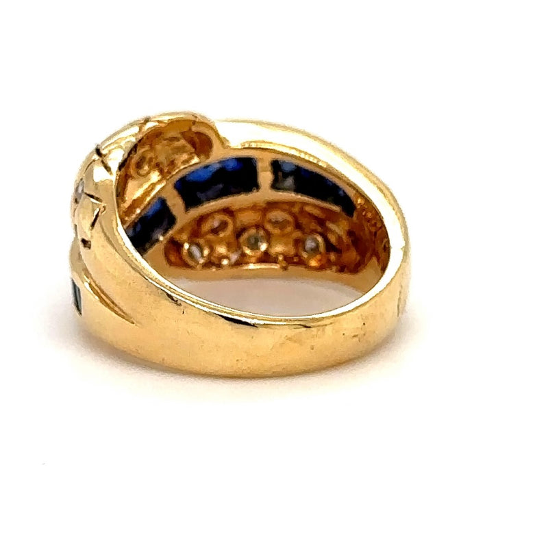 Handgemaakte geelgouden ring van 18 karaat met briljant geslepen diamanten en saffieren