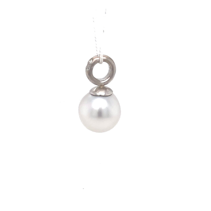Handmade pendant in 18 carat white gold with fine South Sea pearl and brilliant-cut diamonds