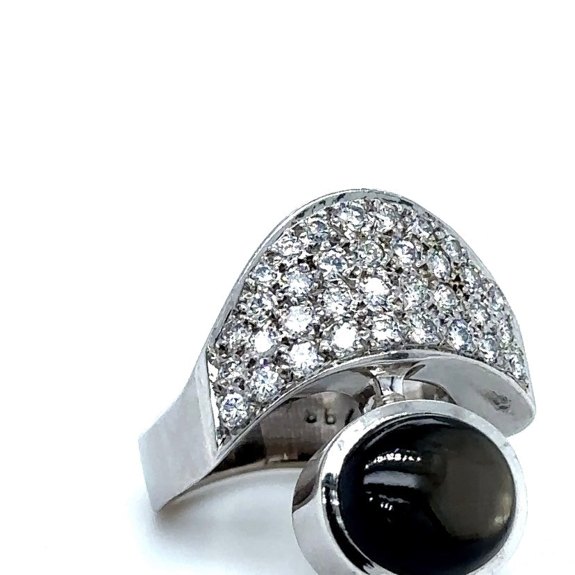 Handgemaakte witgouden ring van 18 karaat met briljant geslepen diamanten &amp; maansteen