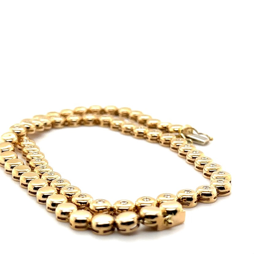 Tijdloze ketting van 14 karaat geelgoud met briljant geslepen diamanten