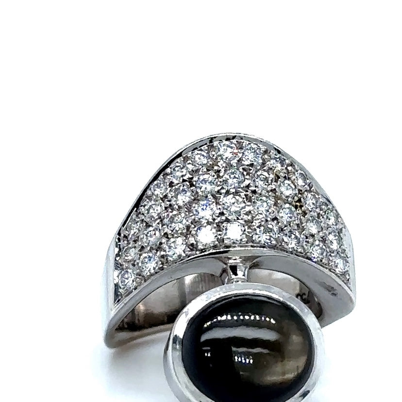 Handgemaakte witgouden ring van 18 karaat met briljant geslepen diamanten &amp; maansteen
