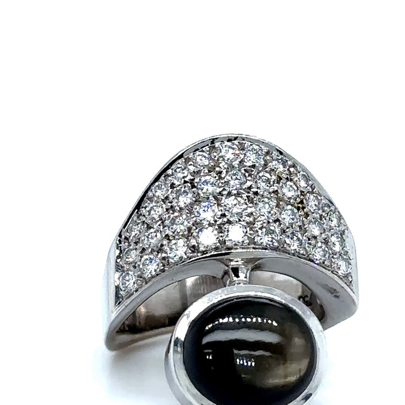 Handmade white gold ring in 18 carat with brilliant-cut diamonds &amp; moonstone
