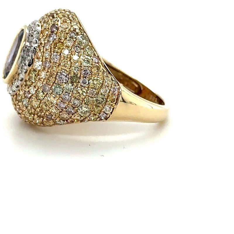 Prachtige geelgouden ring van 14 karaat met ruim 200 briljant geslepen diamanten en uiterst fijne tanzaniet