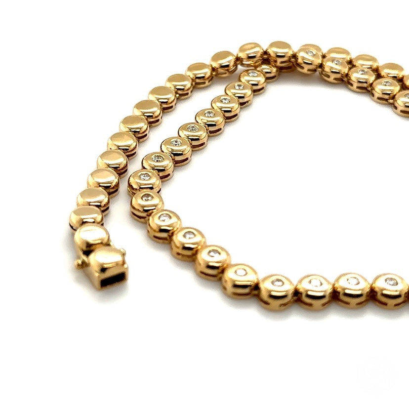 Tijdloze ketting van 14 karaat geelgoud met briljant geslepen diamanten