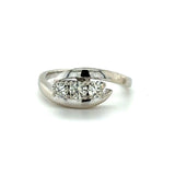 Elegante ring in 14 karaat witgoud met drie grote briljant geslepen diamanten